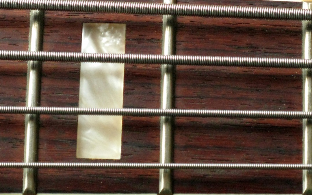 Basgitaar fretten vlakken